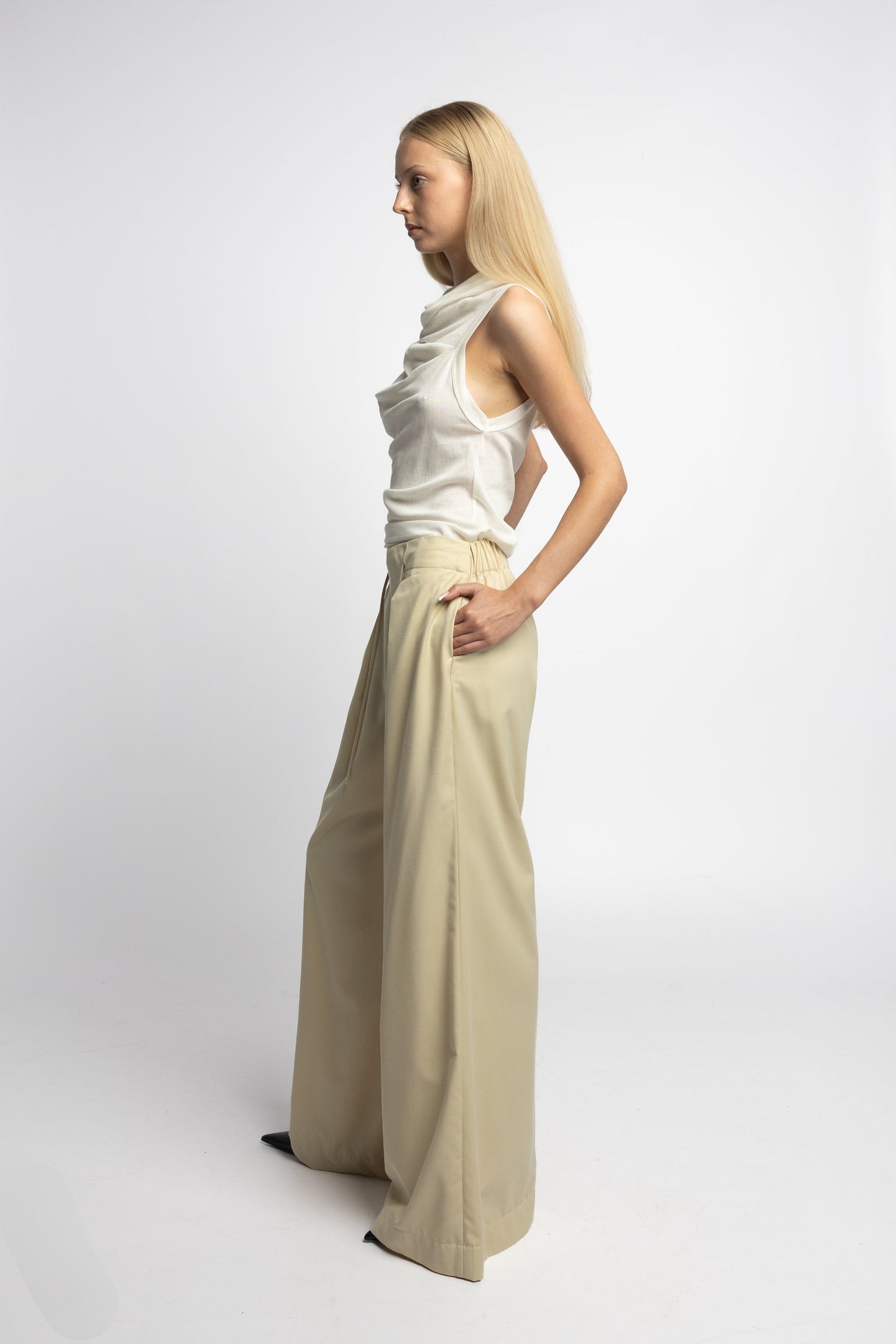 Wide leg wool-cashmere pants with pleats and drawstring