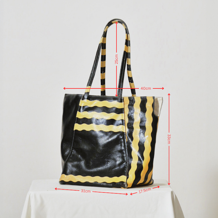 Chucker Tote - Medium | Black Distress Leather