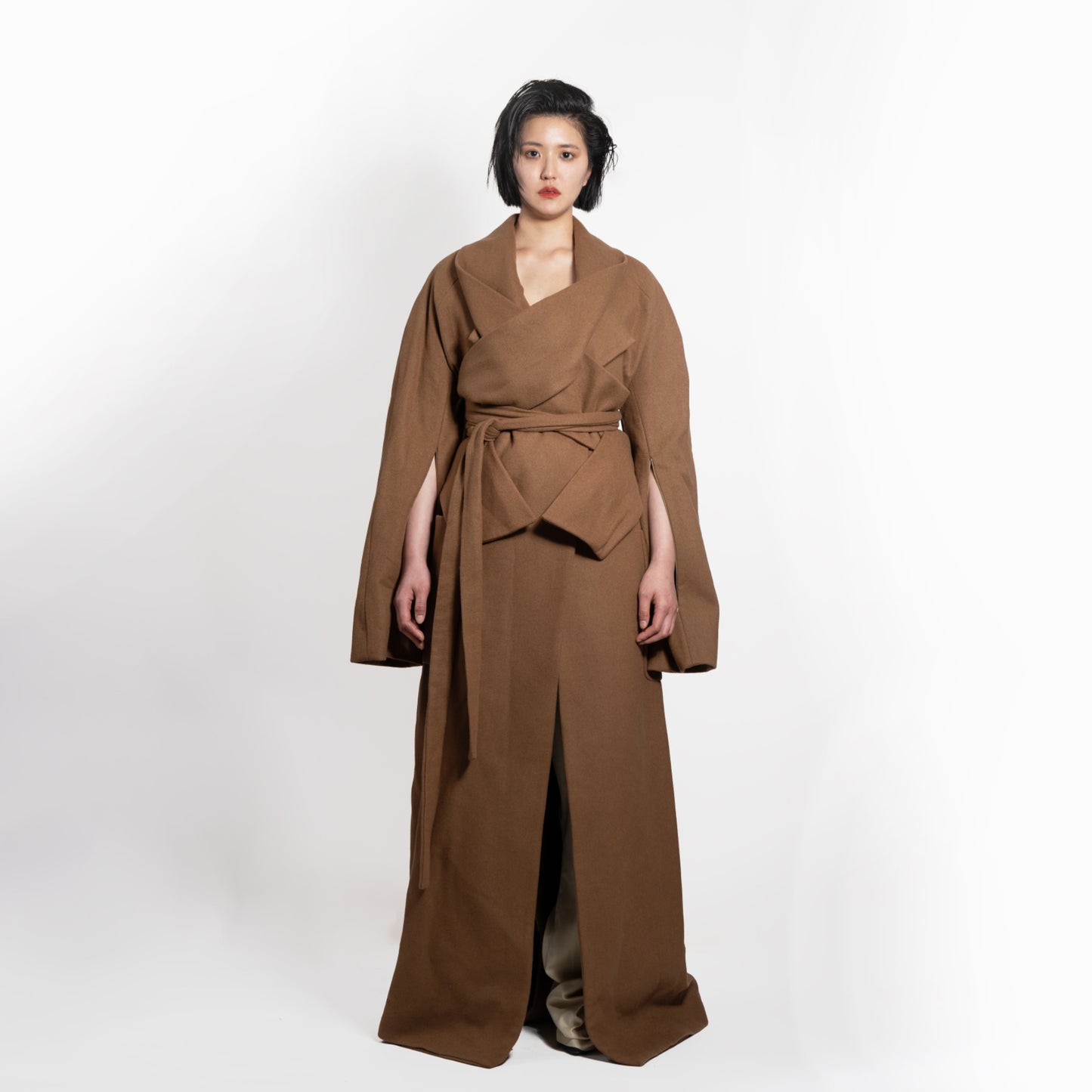 Oversize Floor length Tobacco Brown Coat with 2 oversized pocket, Elongated Collar and 3 way wear sleeve. Side slit and back vent. front view. NZ Sale 